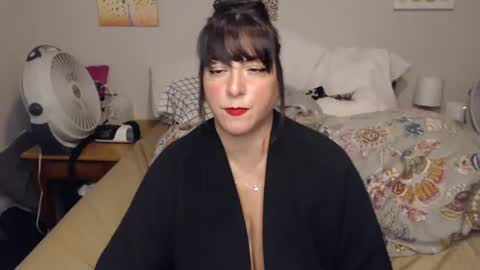 Snapshot of milfmonee chatting on June 21, 12:02 am MILF Monee online show from June 21, 12:02 am