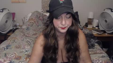 Snapshot of milfmonee chatting on June 27, 11:10 pm MILF Monee online show from June 27, 11:10 pm