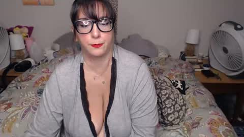 Snapshot of milfmonee chatting on July 19, 12:03 am MILF Monee online show from July 19, 12:03 am