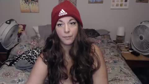 Snapshot of milfmonee chatting on July 20, 12:36 am MILF Monee online show from July 20, 12:36 am