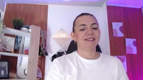 Sara  online show from July 26, 11:06 am