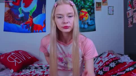 Snapshot of miliameow chatting on January 12, 7:52 pm Milia online show from January 12, 7:52 pm