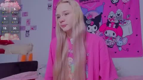 Snapshot of miliameow chatting on February 6, 8:12 pm Milia online show from February 6, 8:12 pm