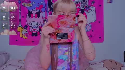 Snapshot of miliameow chatting on February 8, 8:12 pm Milia online show from February 8, 8:12 pm