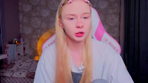 Milia online show from March 21, 10:57 pm