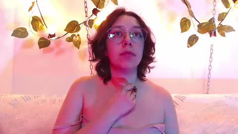 Snapshot of milie_yue chatting on October 22, 2:34 am Millie online show from October 22, 2:34 am