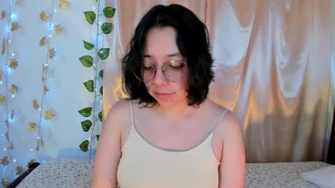 Snapshot of milie_yue chatting on November 15, 2:13 pm Millie online show from November 15, 2:13 pm