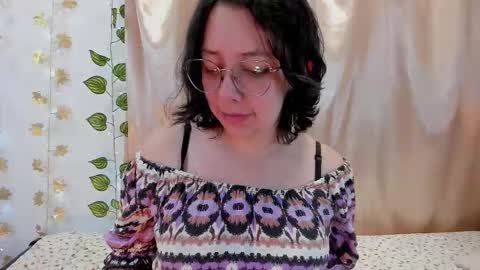 Snapshot of milie_yue chatting on November 27, 2:19 pm Millie online show from November 27, 2:19 pm