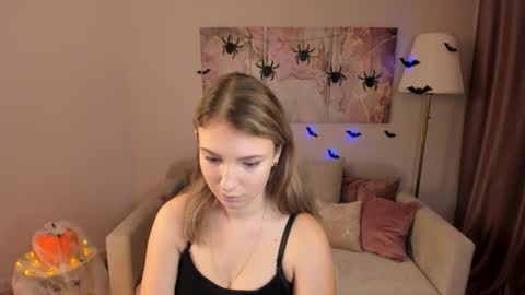 milinafox online show from October 19, 1:06 am