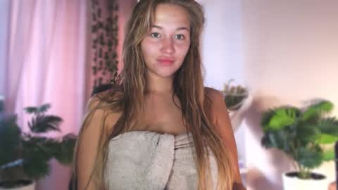 milk_bunny_ online show from September 25, 9:02 am