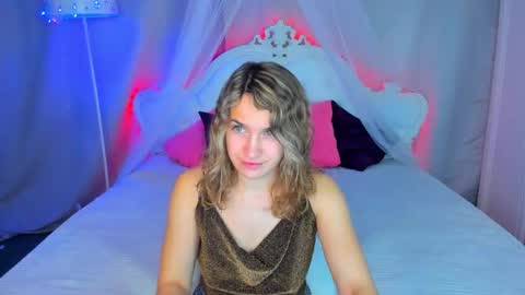 milkablond online show from December 9, 12:45 am