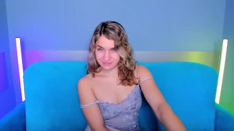 milkablond online show from December 10, 1:00 am
