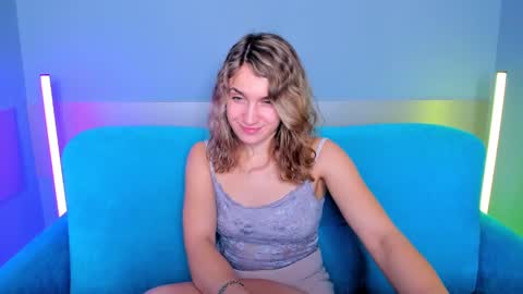 milkablond online show from December 10, 7:37 am