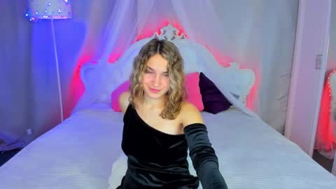 milkablond online show from December 11, 12:54 am