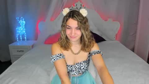 milkablond online show from December 16, 12:37 am