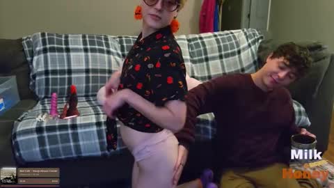 MilkandHoney online show from October 28, 2:48 am