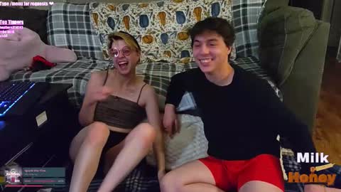 MilkandHoney online show from November 6, 6:25 am