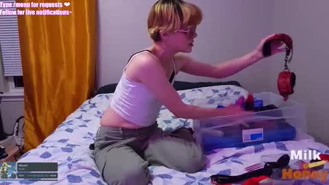 MilkandHoney online show from November 9, 2:10 am