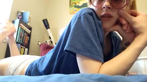 MilkandHoney online show from March 11, 9:32 pm