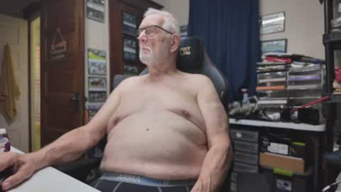 Snapshot of milkman12189 chatting on July 22, 7:16 pm Love Hairy Woman online show from July 22, 7:16 pm