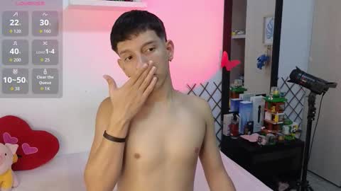 Snapshot of milky__boy_ chatting on December 2, 4:40 am H A R O L D online show from December 2, 4:40 am