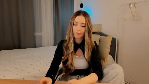 Snapshot of milla_bellaa chatting on February 28, 3:29 am Eva online show from February 28, 3:29 am