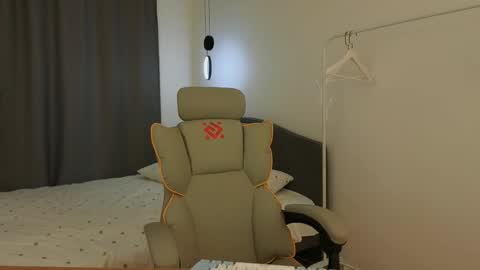 Snapshot of milla_bellaa chatting on March 27, 8:26 am Eva online show from March 27, 8:26 am