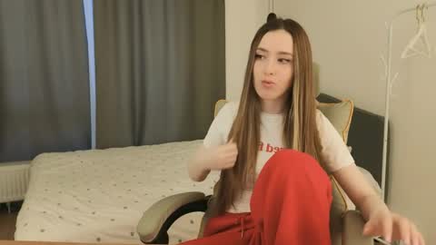 Snapshot of milla_bellaa chatting on March 28, 5:07 am Eva online show from March 28, 5:07 am