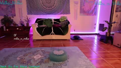 milla_milla online show from December 8, 9:13 am