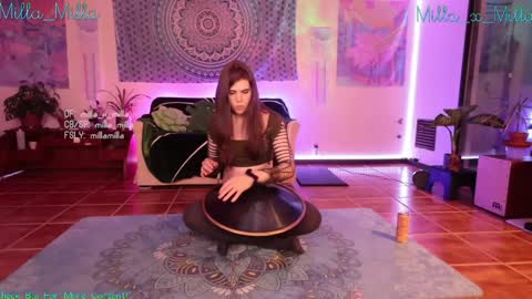 milla_milla online show from January 11, 1:01 pm