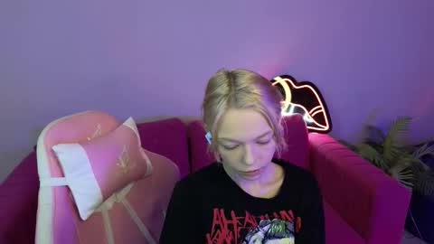 Snapshot of millaholt chatting on September 13, 1:38 am Hello  Im Mila online show from September 13, 1:38 am