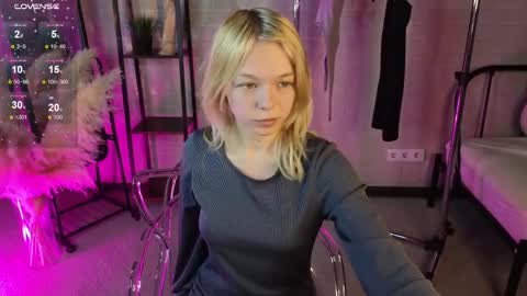 Snapshot of millaholt chatting on September 29, 8:19 am Hello  Im Mila online show from September 29, 8:19 am