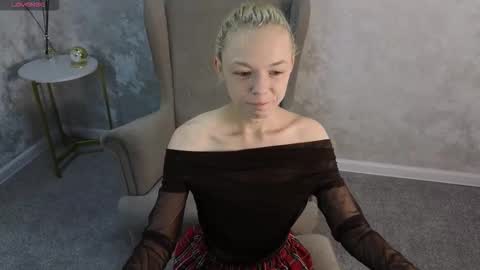 Snapshot of millaholt chatting on September 30, 8:30 am Hello  Im Mila online show from September 30, 8:30 am