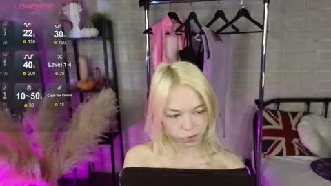 Snapshot of millaholt chatting on October 22, 8:47 am Hello  Im Mila online show from October 22, 8:47 am