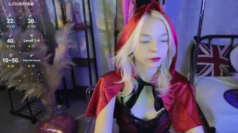 Snapshot of millaholt chatting on October 26, 8:31 am Hello  Im Mila online show from October 26, 8:31 am