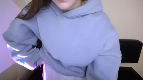 Snapshot of millasamsd chatting on November 20, 9:31 am Milla online show from November 20, 9:31 am