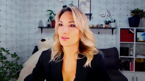 MillaXQueen online show from November 15, 1:07 pm