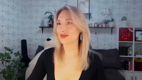 MillaXQueen online show from April 20, 3:04 pm