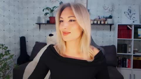 MillaXQueen online show from May 23, 7:24 am