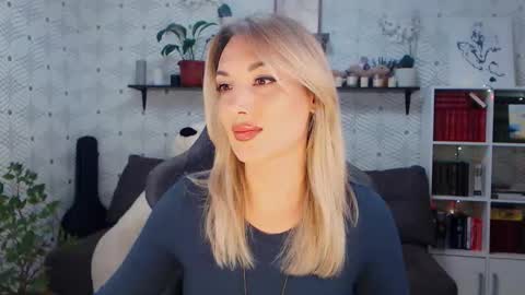 MillaXQueen online show from May 27, 1:19 pm