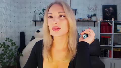 MillaXQueen online show from June 29, 7:36 am