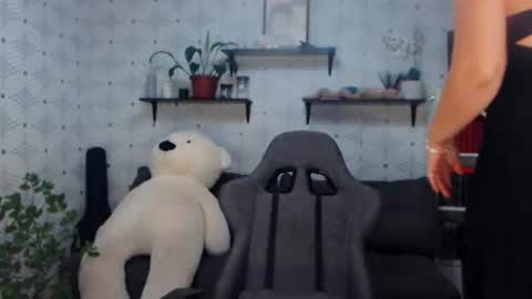 MillaXQueen online show from June 30, 4:30 pm