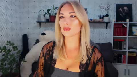 MillaXQueen online show from July 10, 3:25 pm