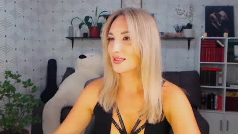 MillaXQueen online show from July 28, 12:59 pm
