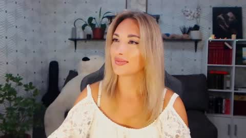 MillaXQueen online show from July 30, 3:44 pm