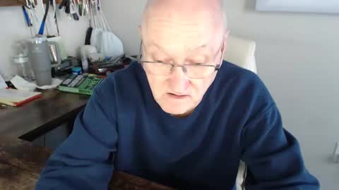 Snapshot of millenium0129 chatting on February 4, 6:58 pm millenium0129 online show from February 4, 6:58 pm