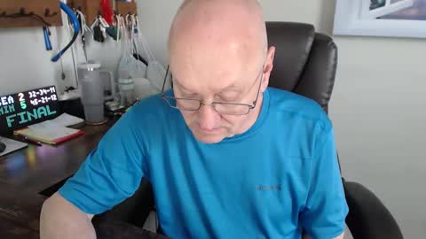 Snapshot of millenium0129 chatting on April 8, 6:41 pm millenium0129 online show from April 8, 6:41 pm