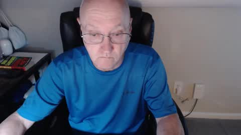 Snapshot of millenium0129 chatting on April 12, 12:59 am millenium0129 online show from April 12, 12:59 am