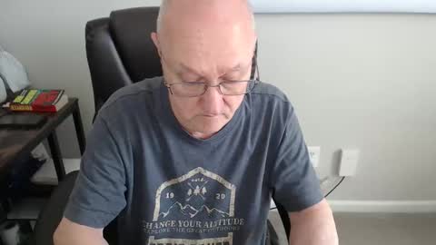 Snapshot of millenium0129 chatting on April 17, 3:48 pm millenium0129 online show from April 17, 3:48 pm