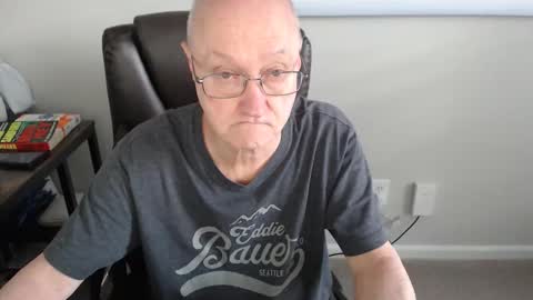 Snapshot of millenium0129 chatting on April 20, 6:09 pm millenium0129 online show from April 20, 6:09 pm